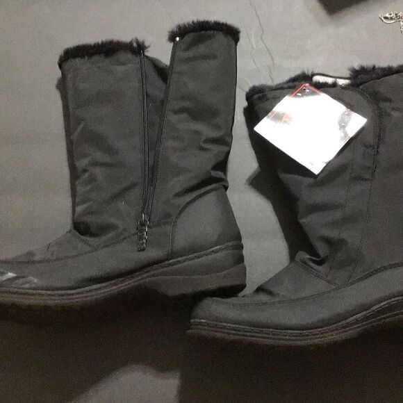 Susie, rain boots by Totes size 9 ￼ - Picture 1 of 4